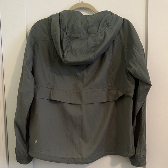 Women’s lululemon Lightweight Hooded Jacket - Picture 2 of 5